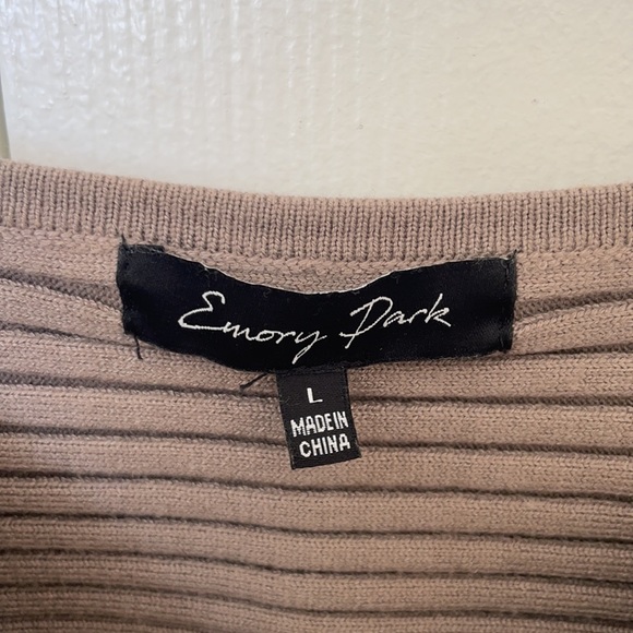 NWOT Emory park crop top - Picture 3 of 4